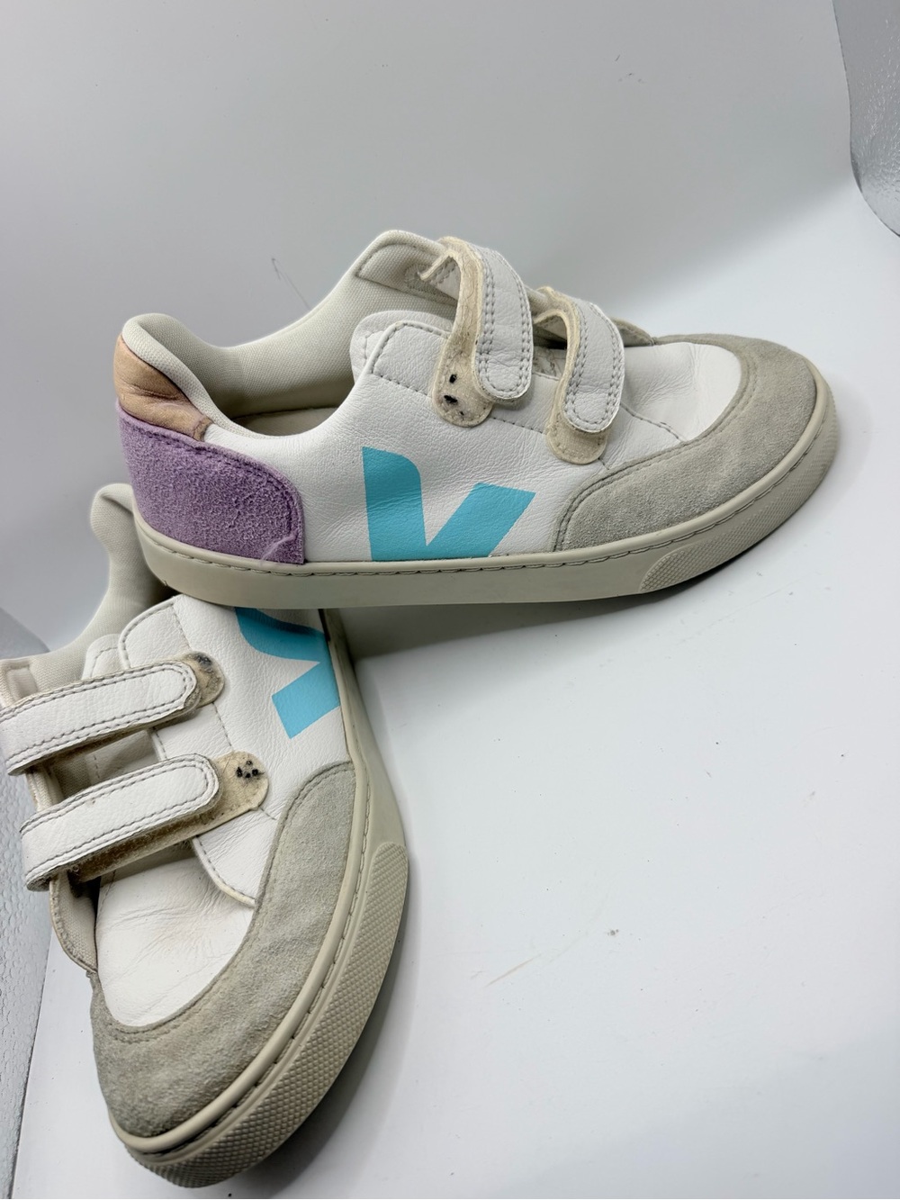 Veja Kids White Sneakers with Turquoise V Logo and Pastel Heel Accents